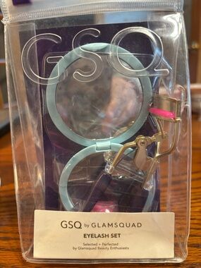GSQ by Glamsquad Eyelash Set in Includes CompactMirror, Curler,& 2 Replacements